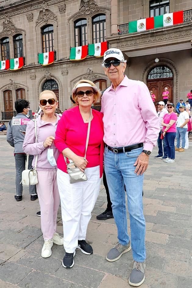 Mónica Sada de Iriondo, Norma Treviño de Villarreal y Eduardo Villarreal