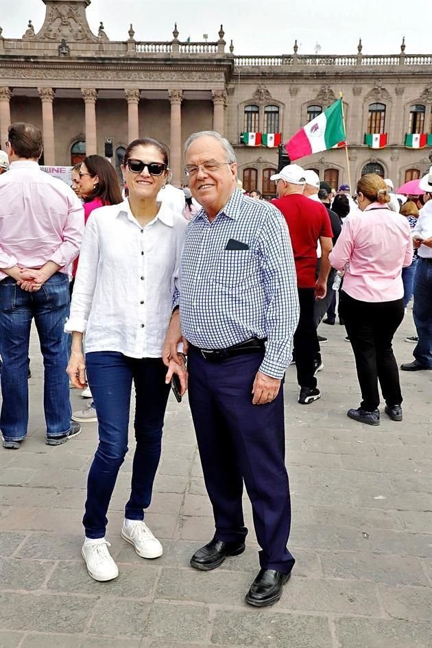 Lucía Sada de Garza y Gerardo Garza