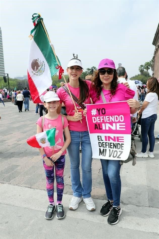 Andrea Gómez, Paulina López y Mayra Viñuela