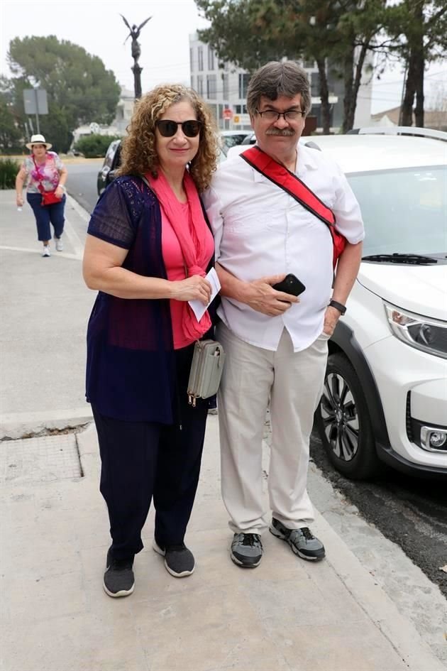 Martha Villarreal y Ricardo González
