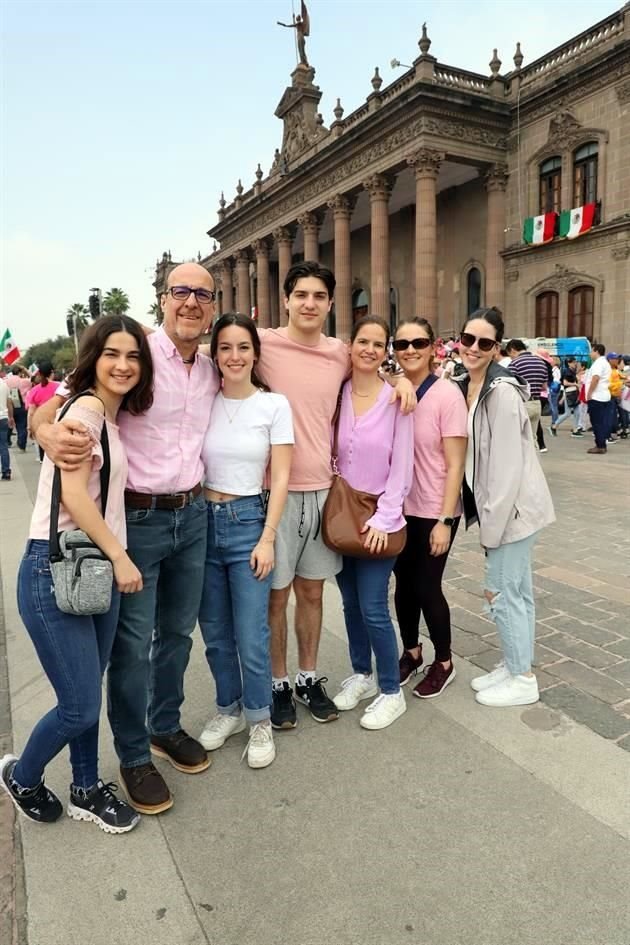 Karla García, Javier Quintanilla, Bárbara Quintanilla, Eduardo Quintanilla, Brenda de la Garza, María Julián y Brenda Quintanilla
