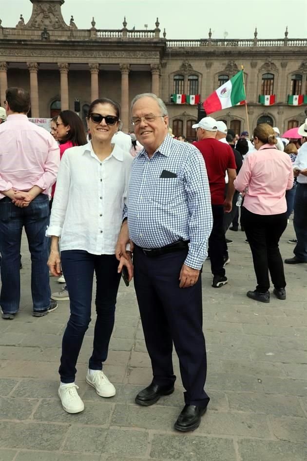 Lucía Sada de Garza y Gerardo Garza