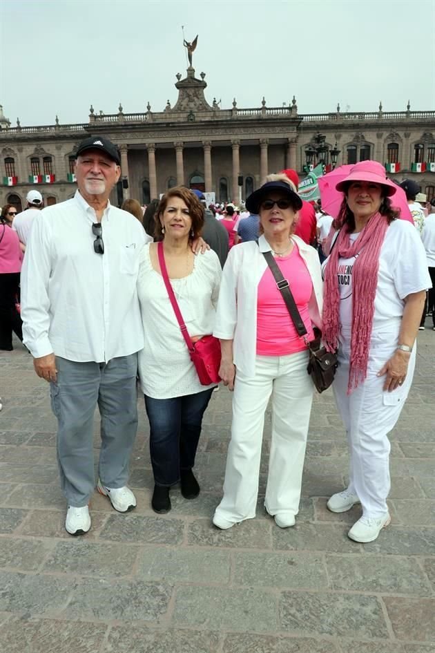 Carlos Ramírez, Alejandra Martínez de Rodríguez, Teresa Sáenz y Nora Balli