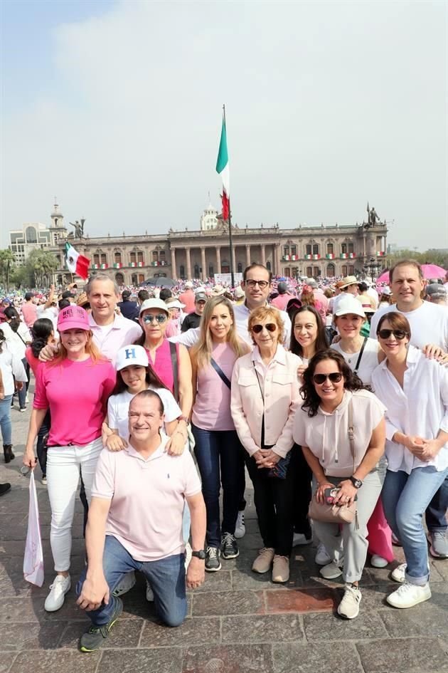 Virgilio Garza Zambrano, Judith Suess de Garza, Loreto Garza de Hernández, Loreto Hernández Garza, Bárbara Duarte de Garza, Gerardo Garza Zambrano, Consuelo Zambrano de Garza, Esperanza Garza Zambrano