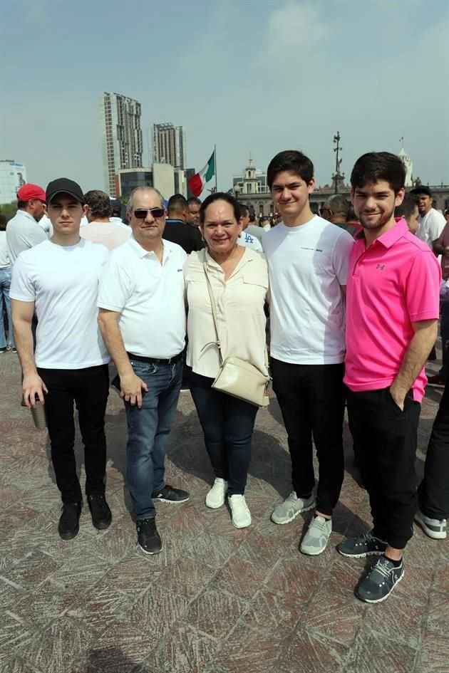 Javier Andrés Aldape, Javier Aldape, Judith Romero de Aldape, Diego Aldape y Pato Aldape