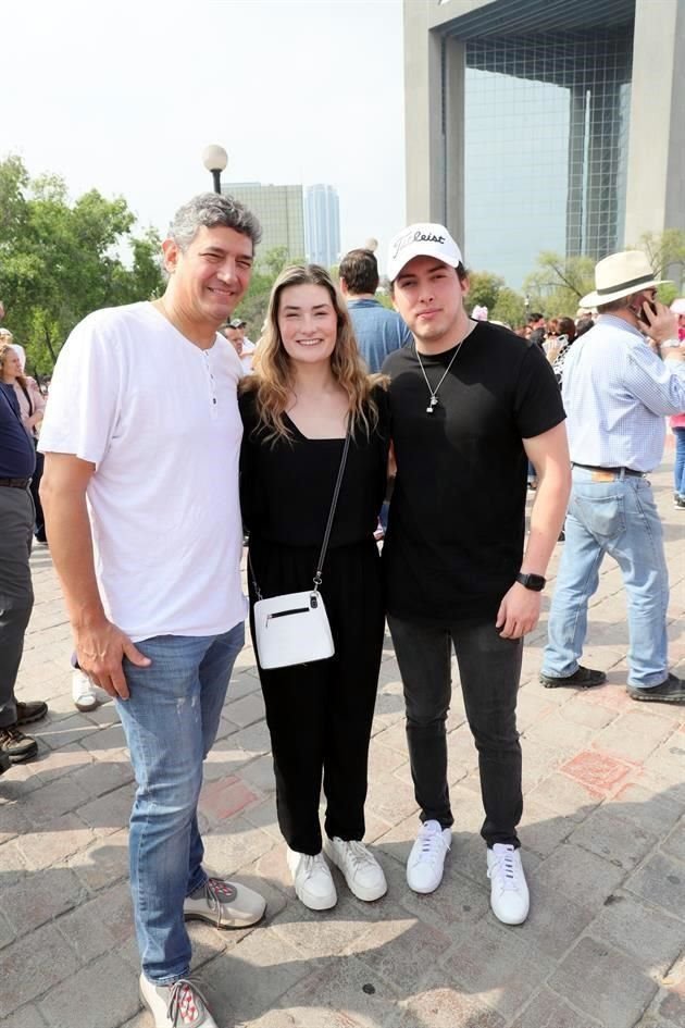 Raúl Miramontes, María Miramontes y Rodrigo Sosa