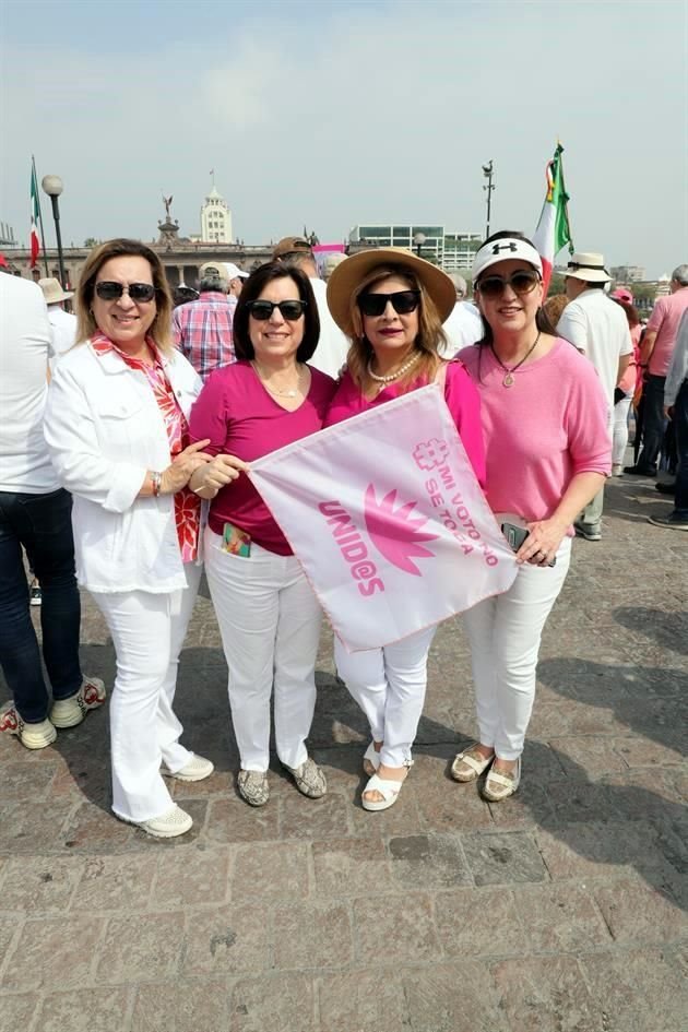 María Aurora Lozano, Ana Cristina Lozano, Claudia Chávez de García y Patricia García