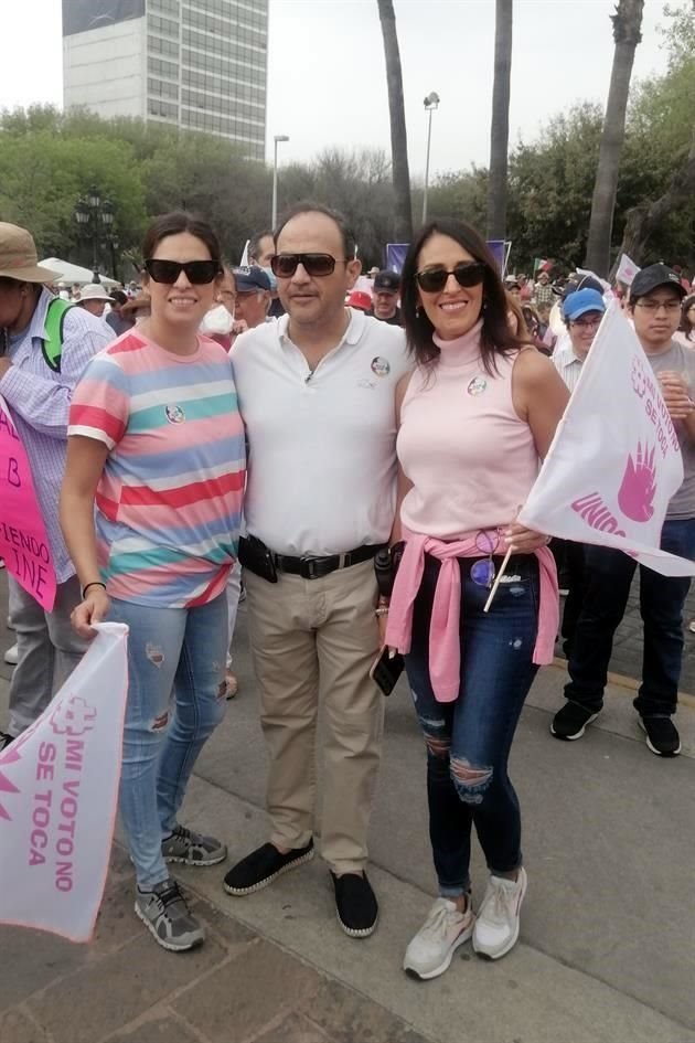 Maura Arrambide, Eduardo Arrambide y Lorena Treviño