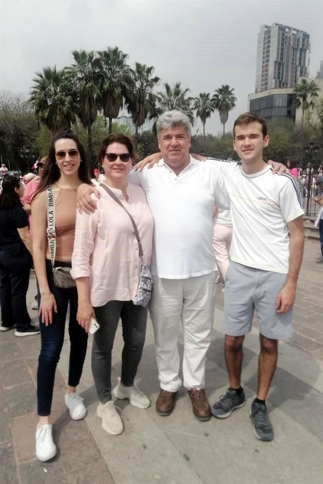 Martha Peña, María José de Peña, Abiel Peña y Abiel Peña
