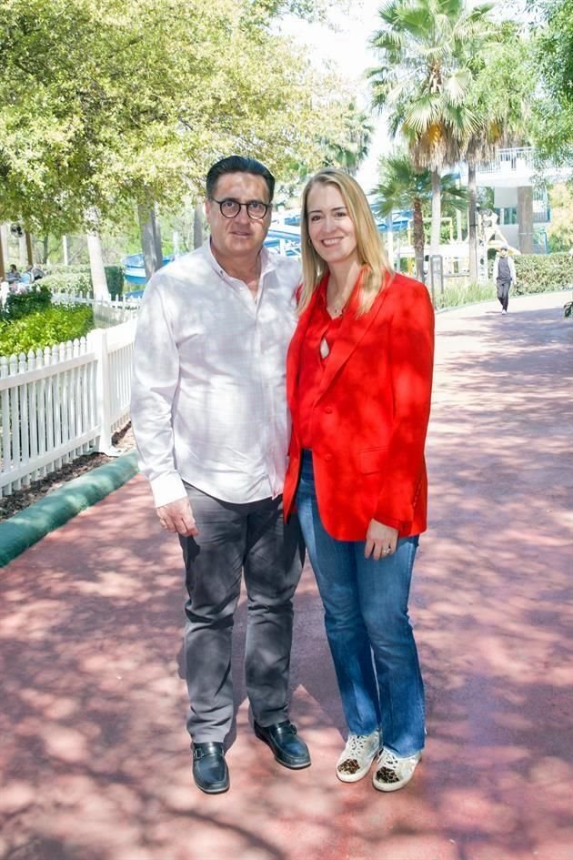 David Garza Herrera y Regina de Garza