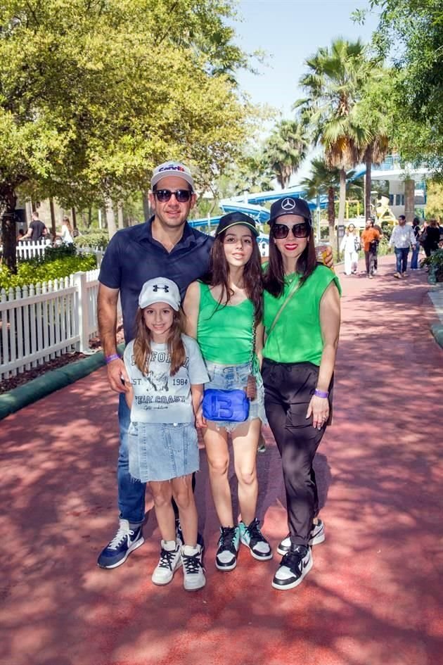 David Valdes, Carmina Valdes, Romina Valdes, Adriana Quiroga