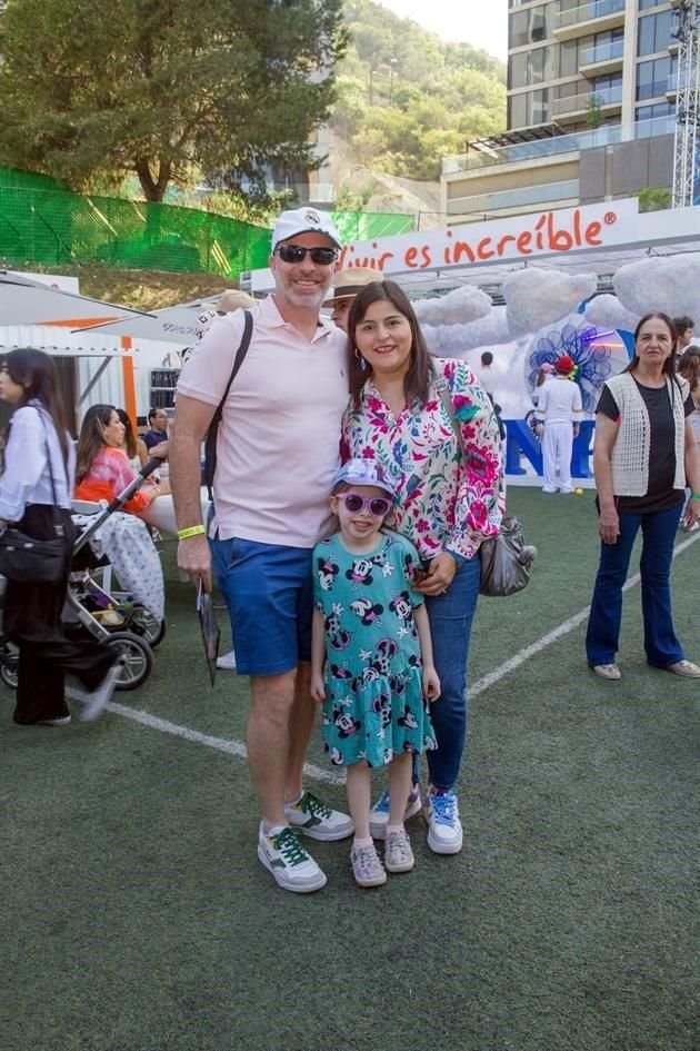 Fernando Vilar, Victoria Vilar, Thelma Hernandez