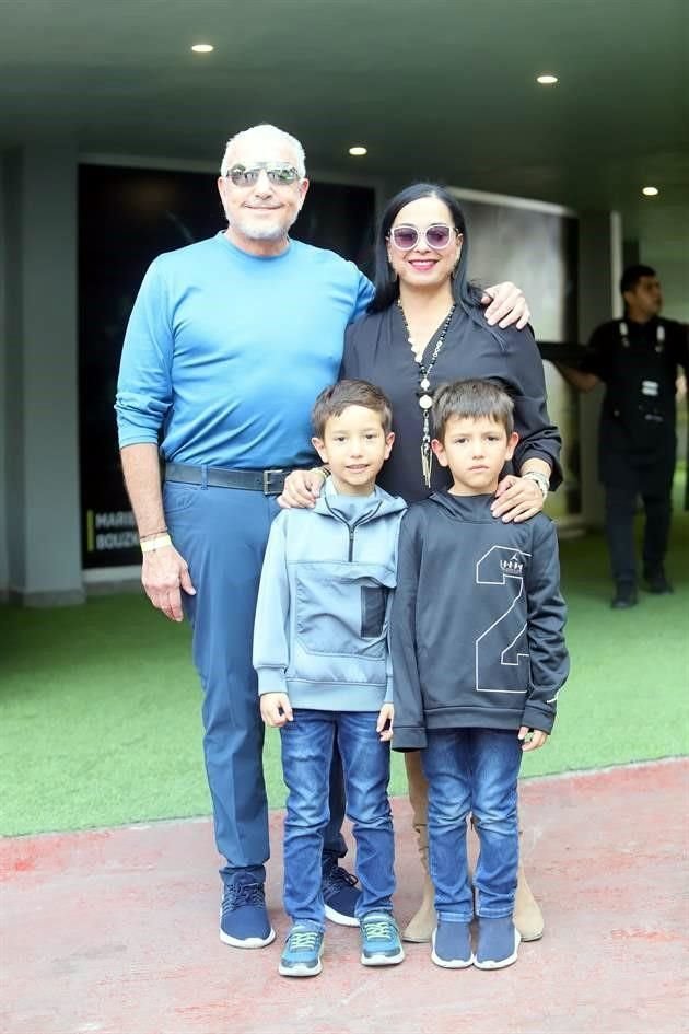 Guillermo Pérez Salinas, Mireya Montemayor de Pérez Salinas, Andre Pérez Salinas Villarreal y Sebastian Pérez Salinas Villarreal
