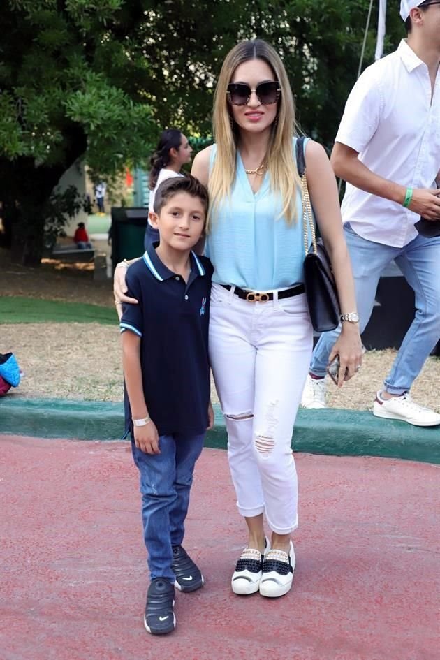 Andre René Cuevas y Daniela Coronado de Cuevas