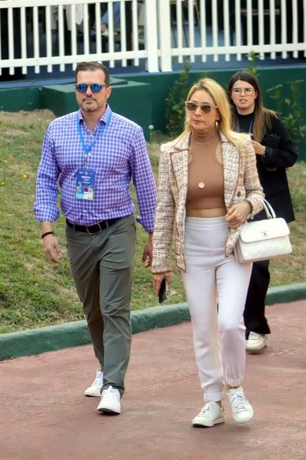Alfredo Martínez y Vangy González de Martínez