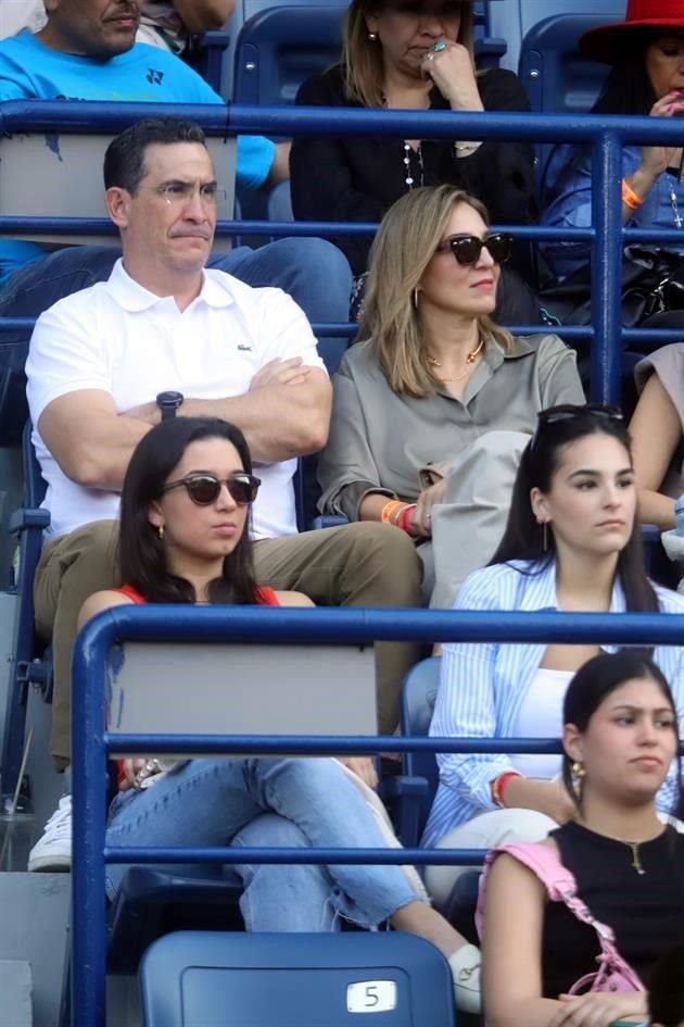 Roberto Cantú, Lorena Villarreal de Cantú, Verónica Clariond y Daniela Cantú