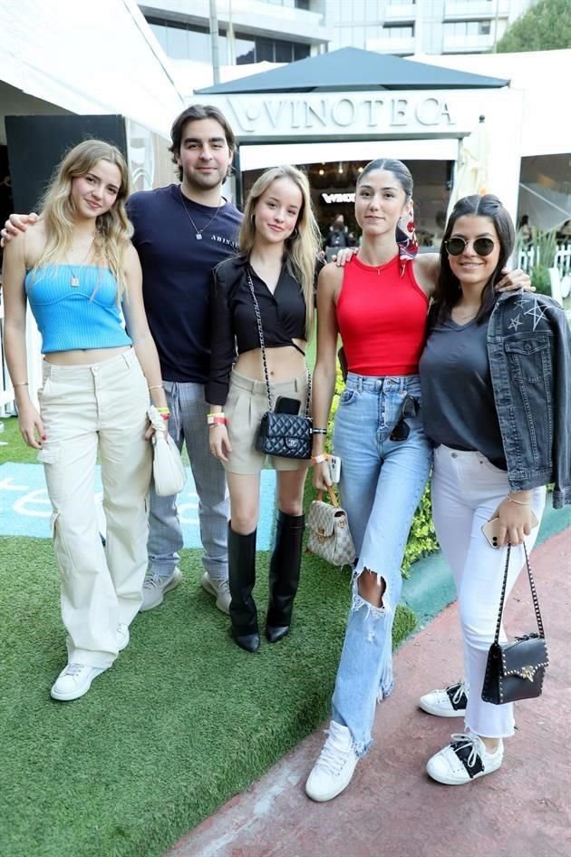 Mariana Llaguno, Juan Pablo González, Renata Rivero, Liza Miñarro y Valeria Villanueva