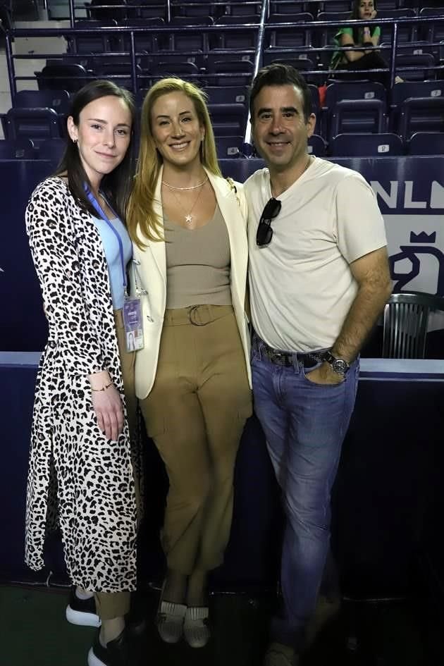 Ale Rodríguez, María Garza de Estrada y Gonzalo Estrada