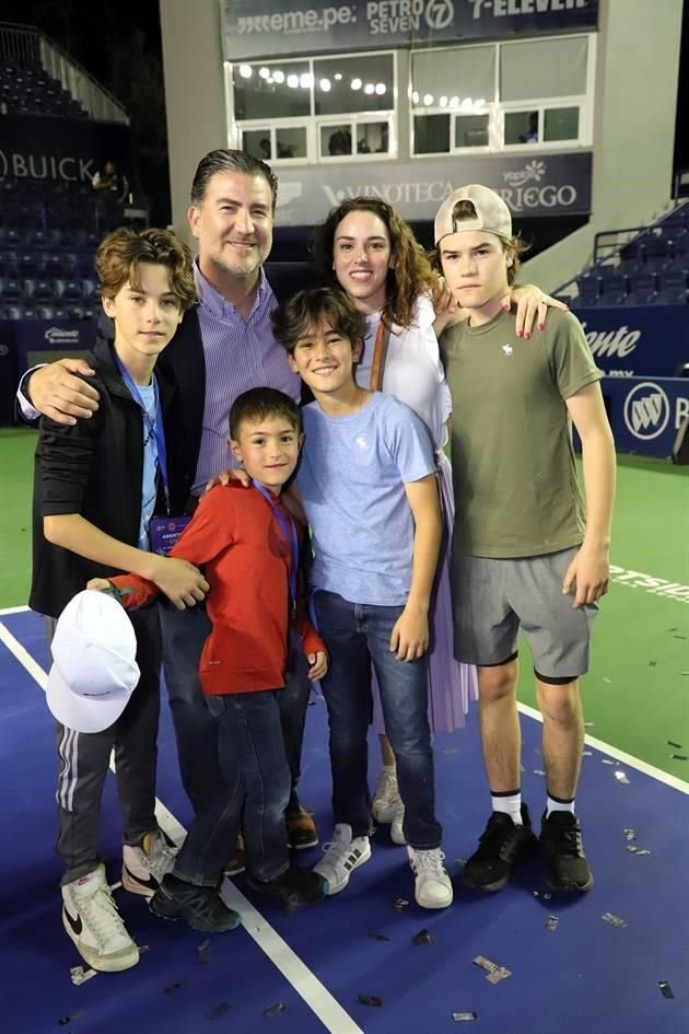 Gastón Garza, Hernán Garza, Susana Jiménez de Garza, Hernán Garza Jiménez, Pablo Garza y Joaquín Garza