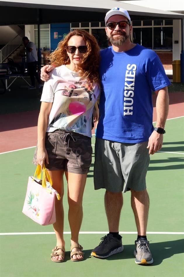 Érika de Rodríguez y Raúl Rodríguez
