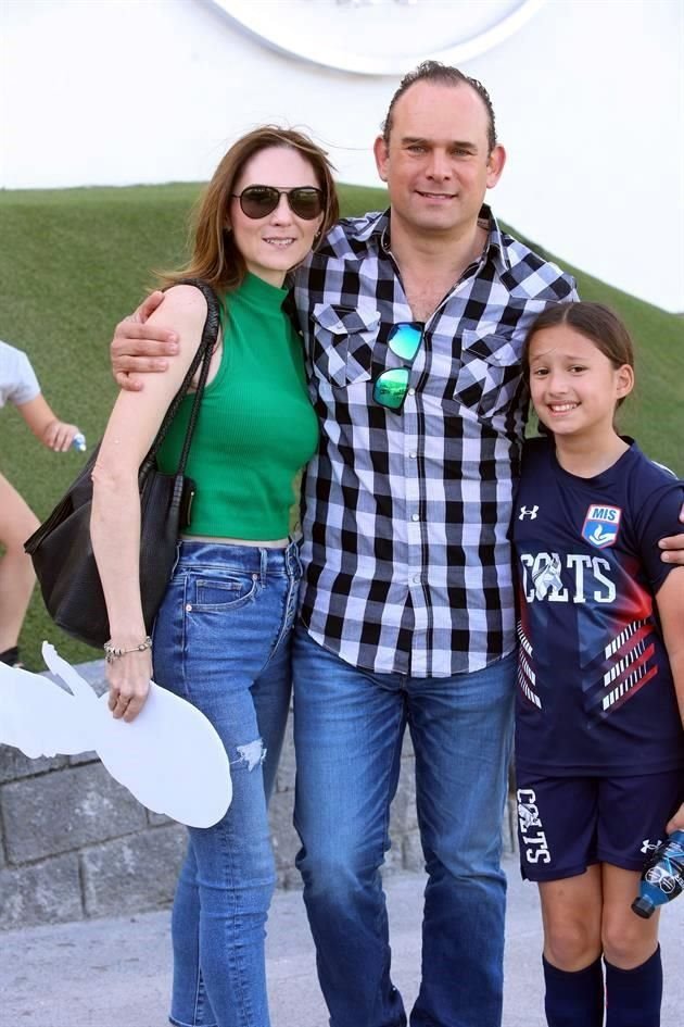 Lucy Martínez, Luis Sierra y Vale Sierra