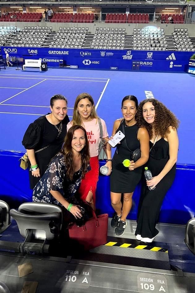 Guizella Maiz, Mónica Sada, Pamela Herrera, Cristina Marcos y Denisse Morale