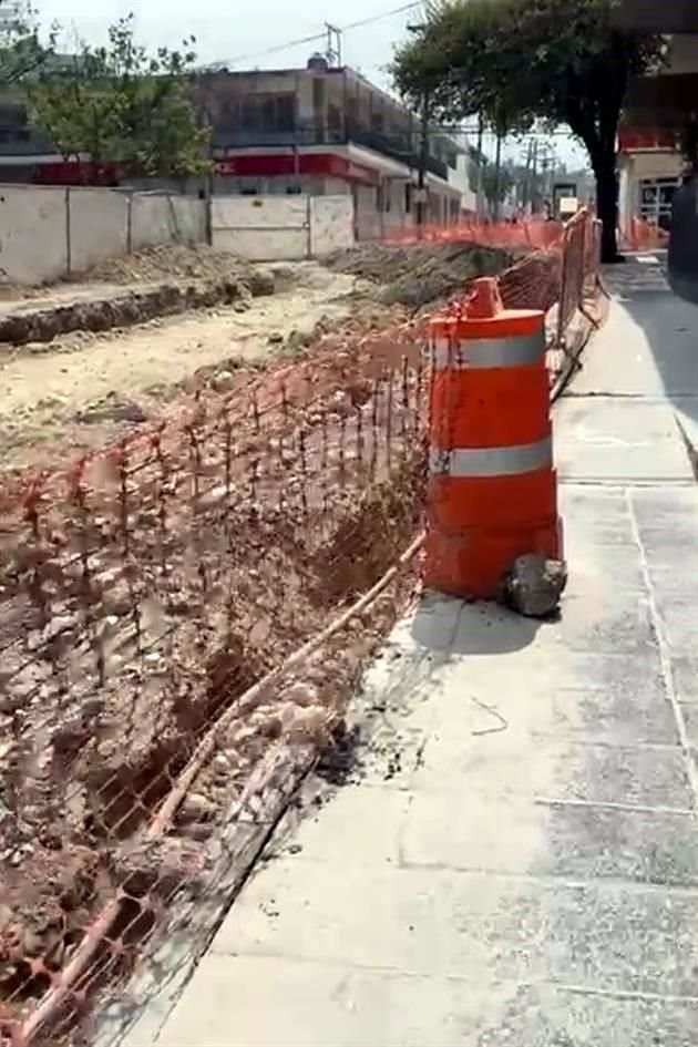 En un vídeo compartido por comerciantes se observa el cierre completo del cruce de la calle Juárez y Libertad, en el Casco de San Pedro.