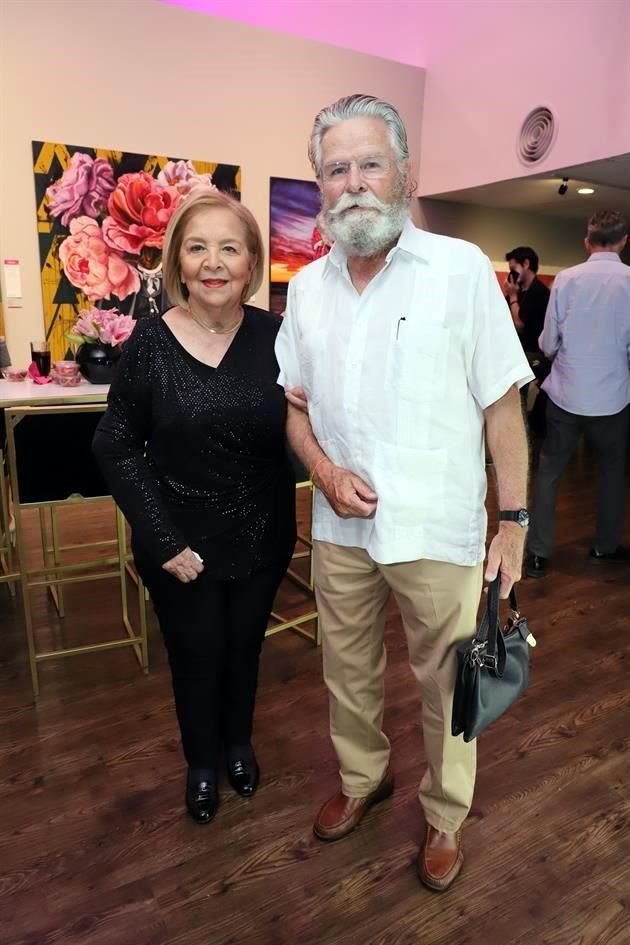 Adriana Villarreal de Zavala y Jaime Zavala