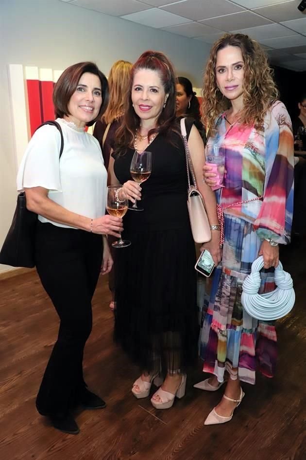 Celia de González, Sandra Calderón y Liliana Calderón