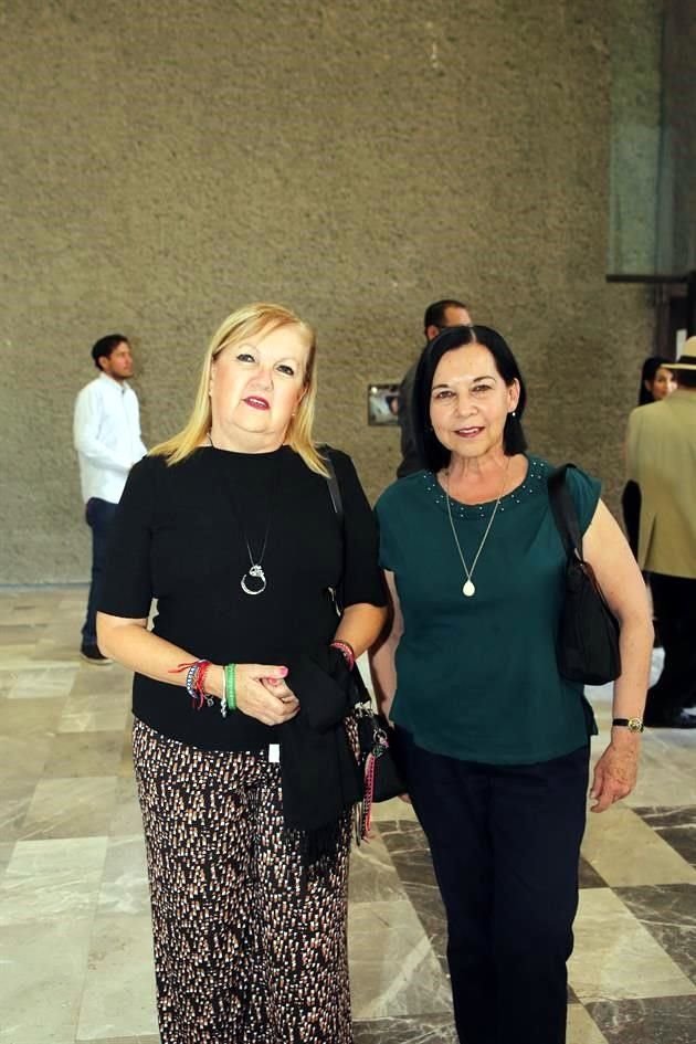 Delia Salinas y Cristina Flores