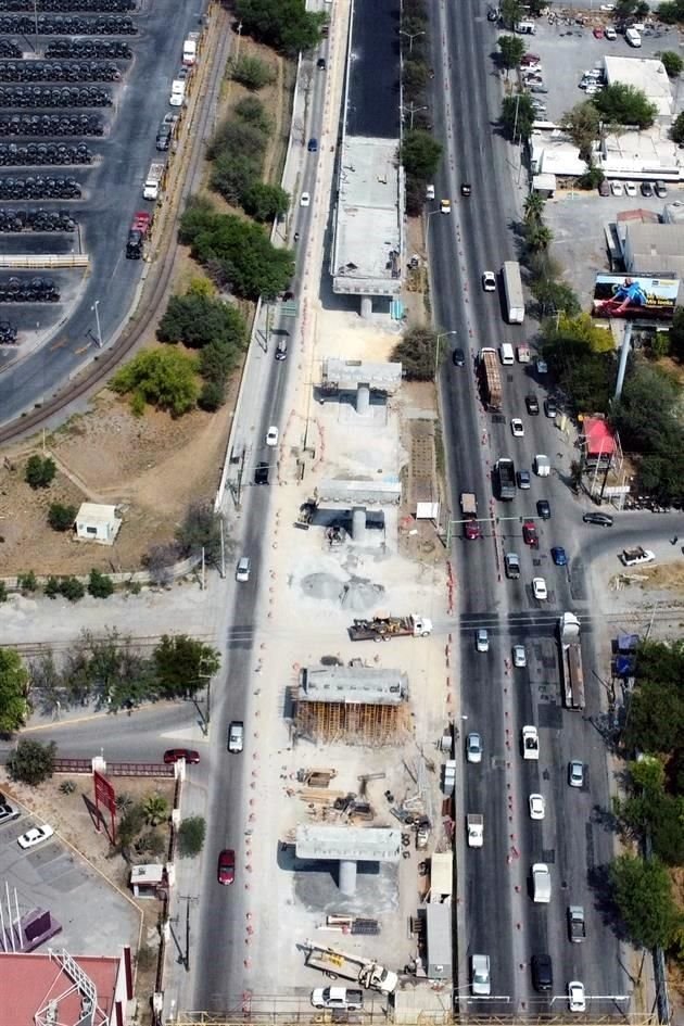 Aunque aún está pendiente el retiro de un peatonal ubicado en la zona de la estructura nueva, fuentes municipales señalaron ayer que se hará hasta que avance más la obra.