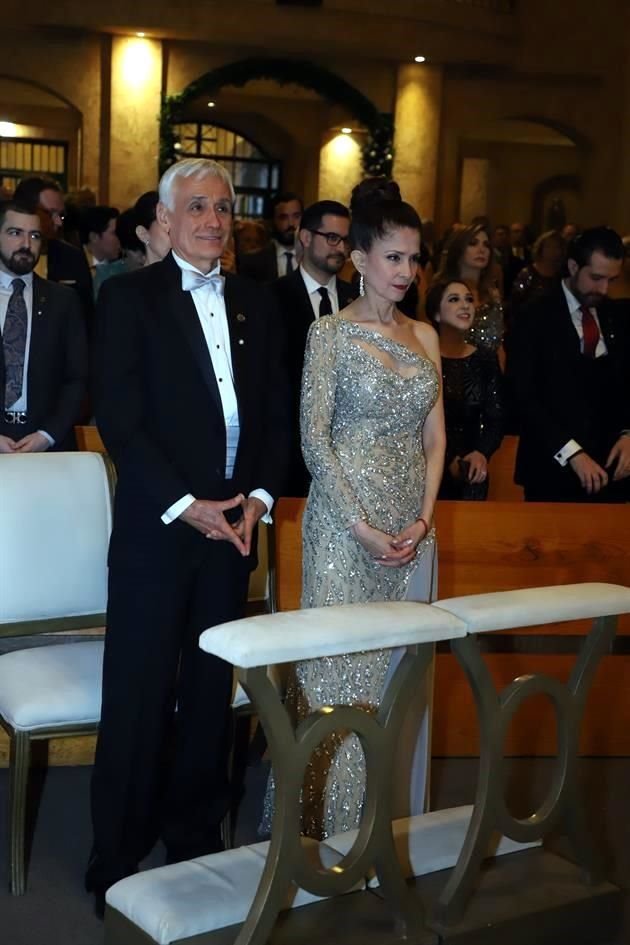 Carlos Mejía y Lorena Chapa de Mejía