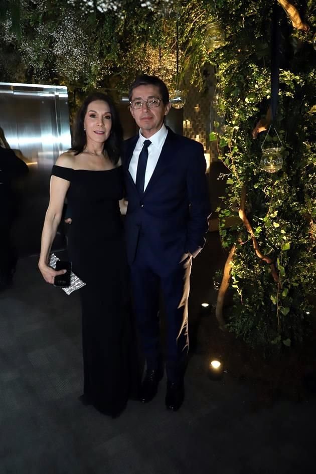 Nora Reyna de Canales y Felipe Canales