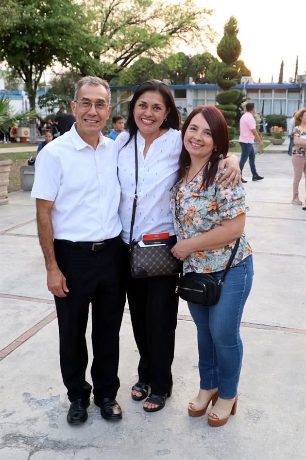 José Luis Osorno, Liana Elena Martínez y Sylvia Benavides