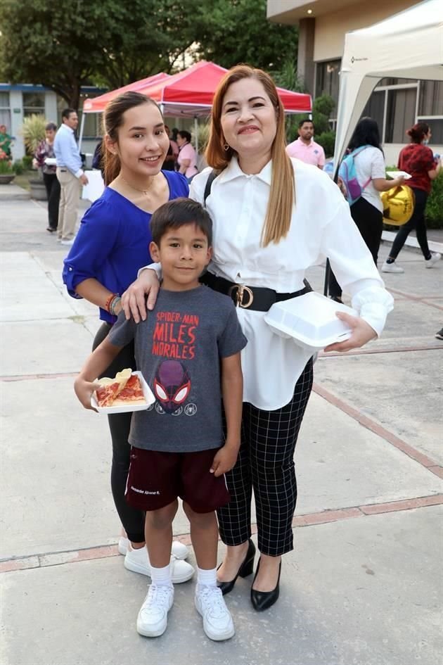 Mariana Sandoval, Liliana Reyes y Alexander Alcocer