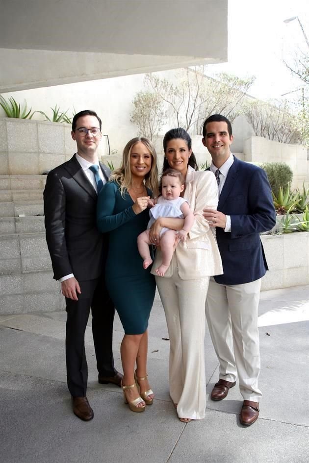Gabriel Paéz, Bibiana Cárdenas de Paéz, Cecilia Osorio de Marcos con Fernando Marcos Osorio y Marcelo Marcos