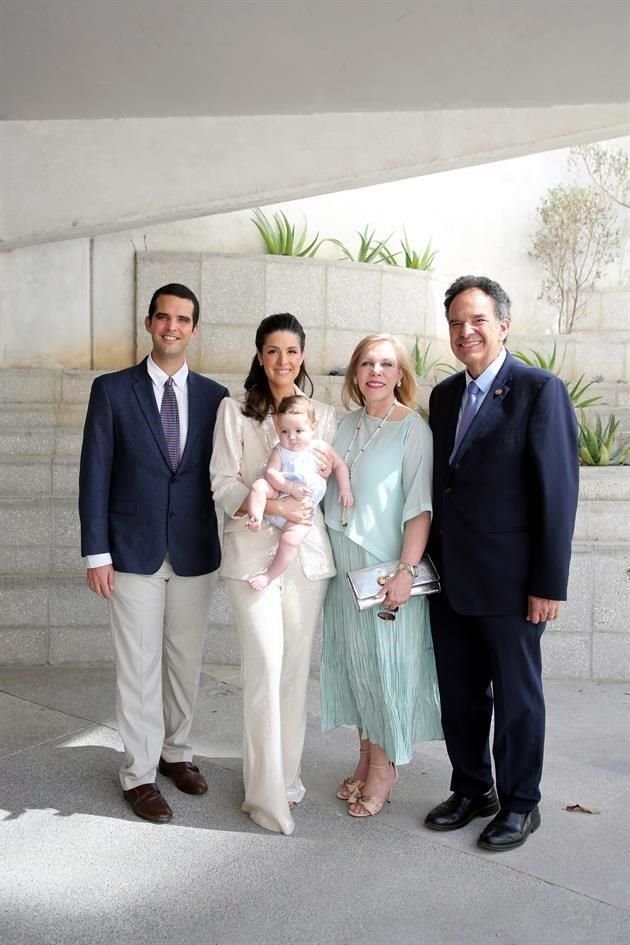 Marcelo Marcos, Cecilia Osorio de Marcos con Fernando Marcos Osorio, Patricia Rodríguez de Marcos y Juan Marcos
