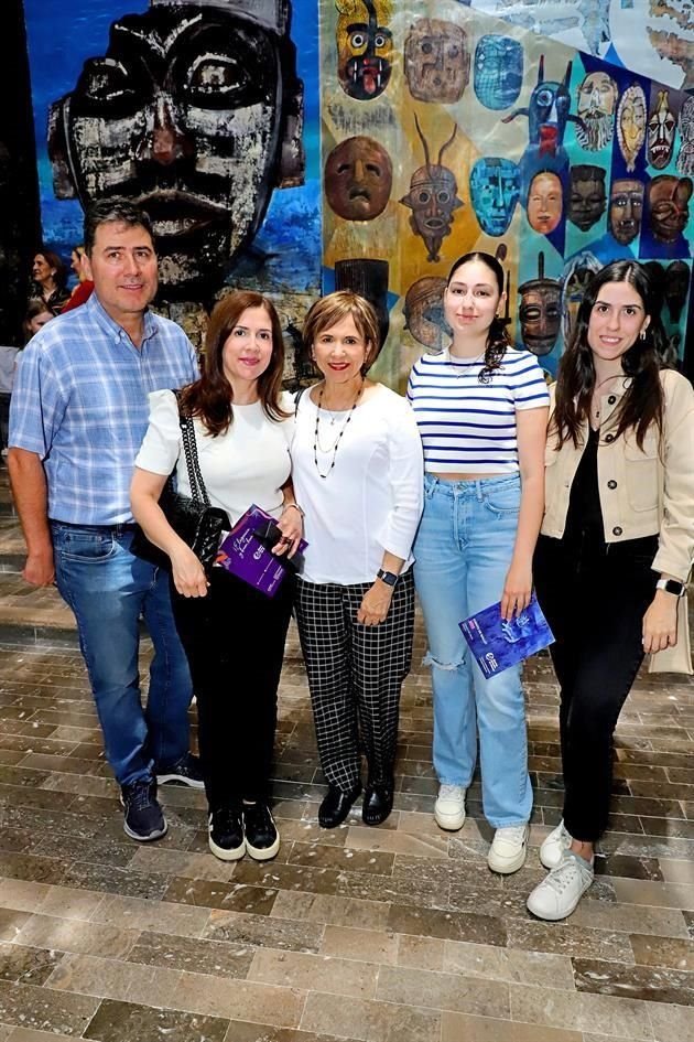 Domingo Benavides, Nora Gutiérrez de Benavides, Nora Romero de Gutiérrez, Cordelia Benavides y Valeria Benavides