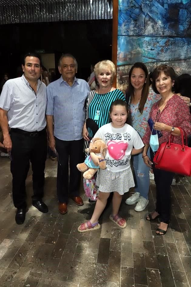 Roberto Salinas Margáin, Roberto Salinas, Blanca Alicia Margáin de Salinas, Yoshiko Hongo, Iliana Urdiales de Hongo e Isabella Salinas