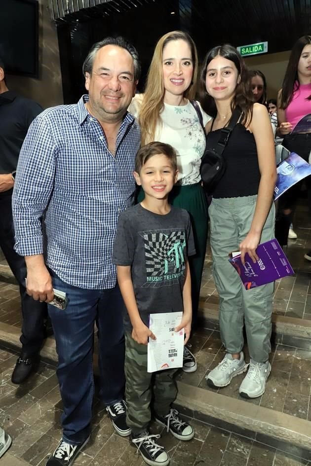 René González, Aurora Rodríguez de González, Carolina Guerra y René González