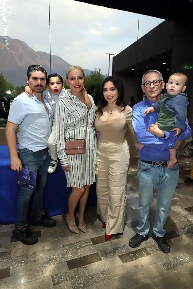 Antonio Arizpe, Antonio Arizpe, Gloria Mendoza, Stephany Cavazos, Javier Arizpe y Felix Arizpe