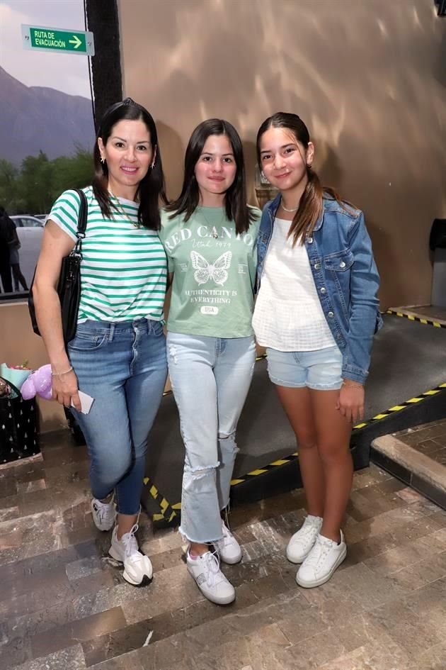 Gina Leal de Morales, Mariana Morales Leal y Valentina Morales Cárdenas