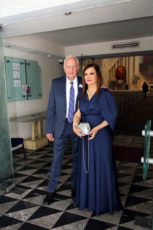Alberto Moreno Cadena y Cristina Saldivar de Moreno