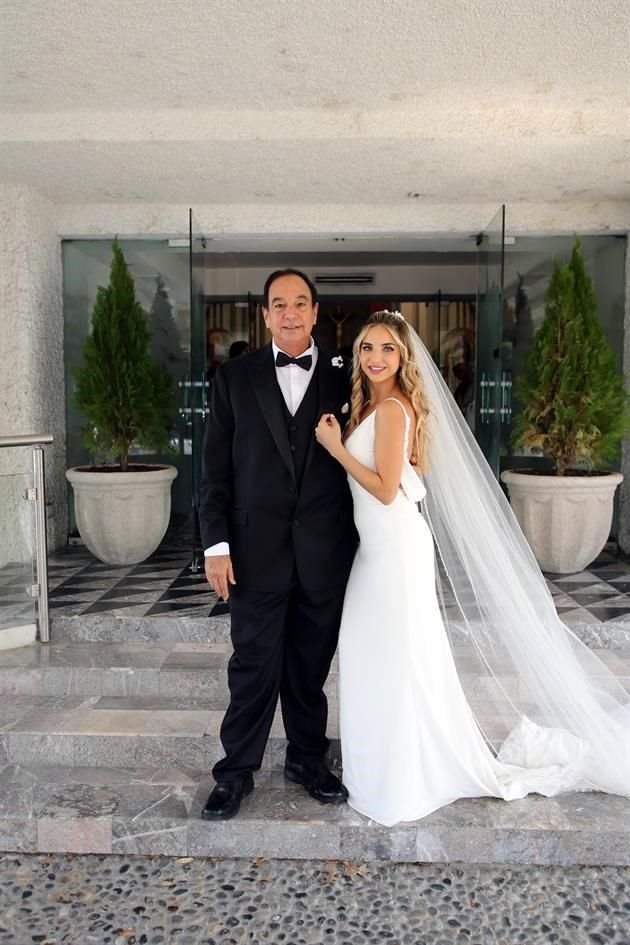 Con su papá, Elías Andonie Giacomán