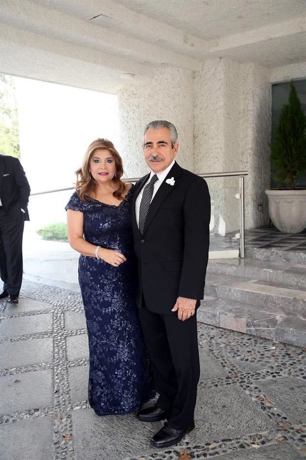 Claudia Chávez de García y Alejandro García Lozano