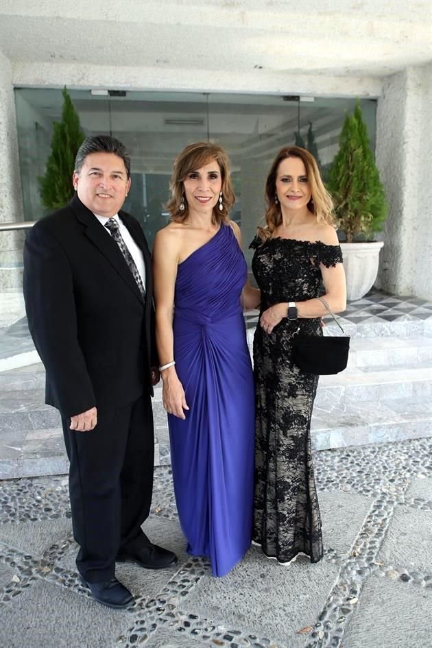 Clodio González, María Esther Cantú de González y Olga García
