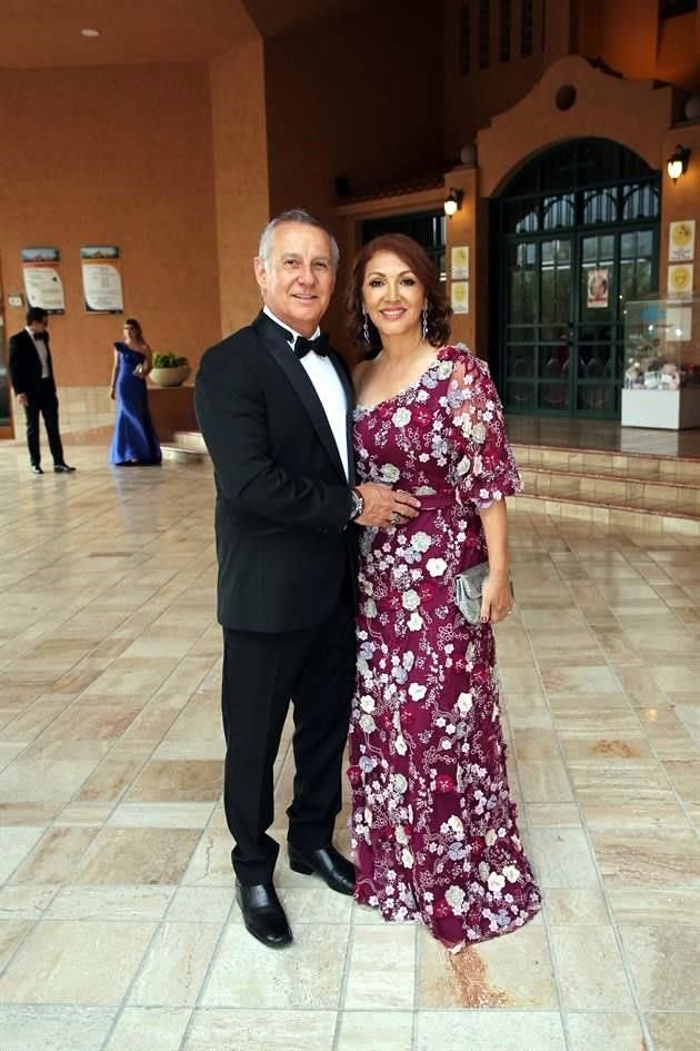 Ricardo Garza y Verónica Medina de Garza