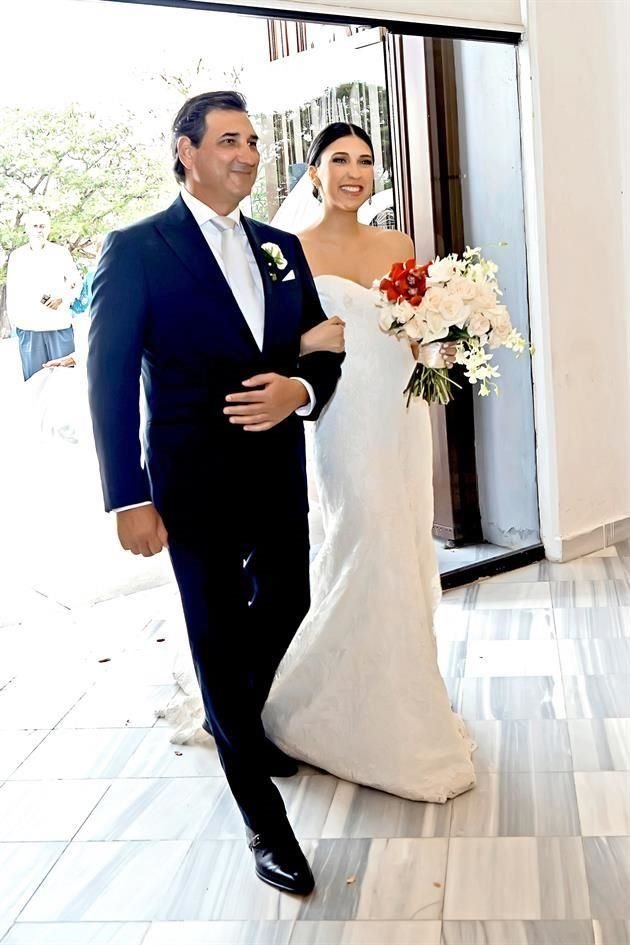 La novia con su papá Juan Ignacio Sada Flores