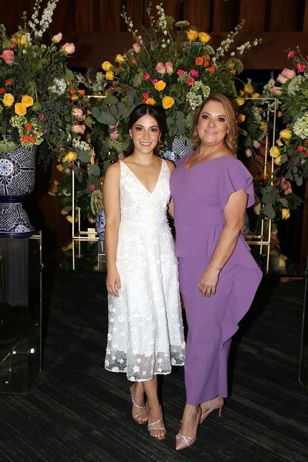 Erika Garza Sánchez y Laura Sánchez de Garza