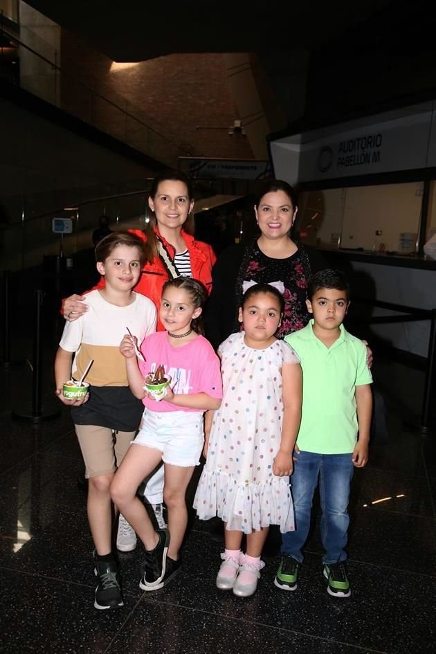 Adriana Elizondo, Karen Ortegón, Máximo Ordaz, Loretto Ordaz, Alexa Rodríguez Ortegón y Bernardo Rodríguez Ortegón
